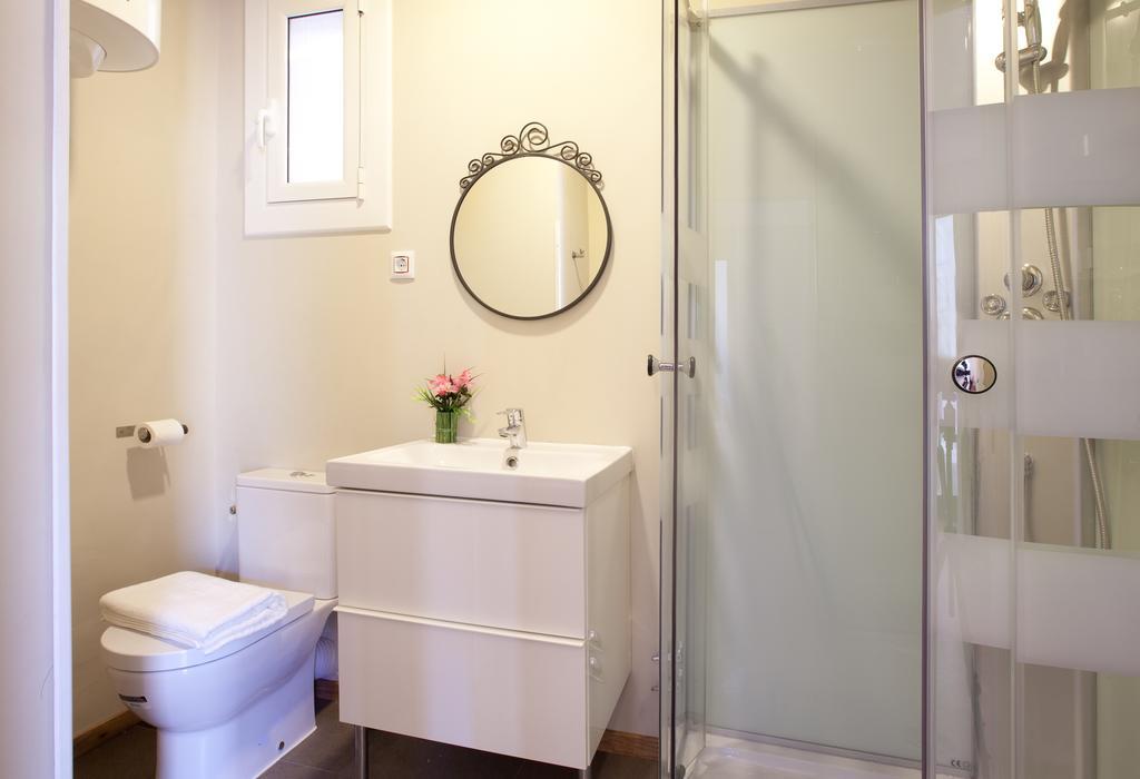 Centric Apartment El Molino Theater P1 Барселона Стая снимка