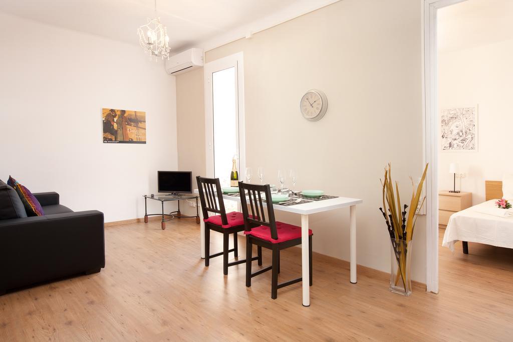 Centric Apartment El Molino Theater P1 Барселона Стая снимка