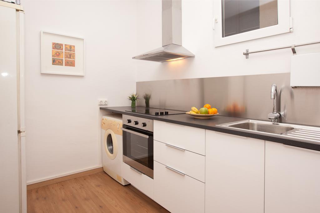Centric Apartment El Molino Theater P1 Барселона Стая снимка