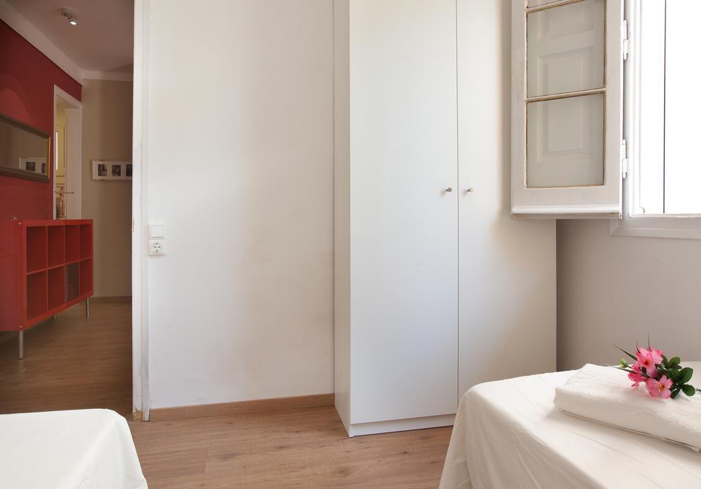 Centric Apartment El Molino Theater P1 Барселона Стая снимка