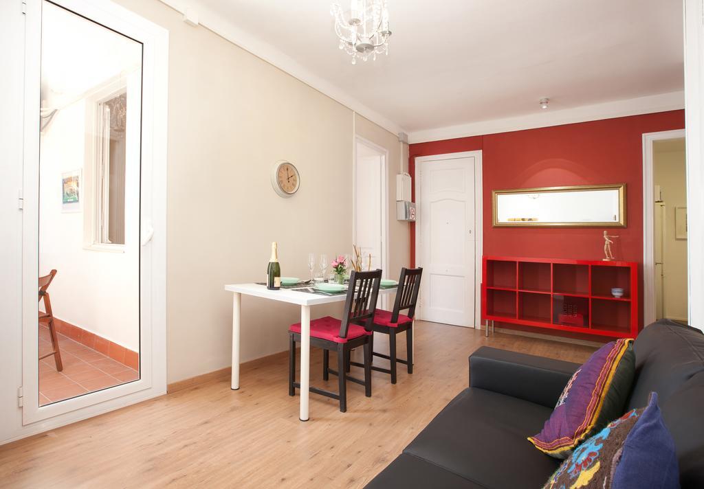Centric Apartment El Molino Theater P1 Барселона Стая снимка